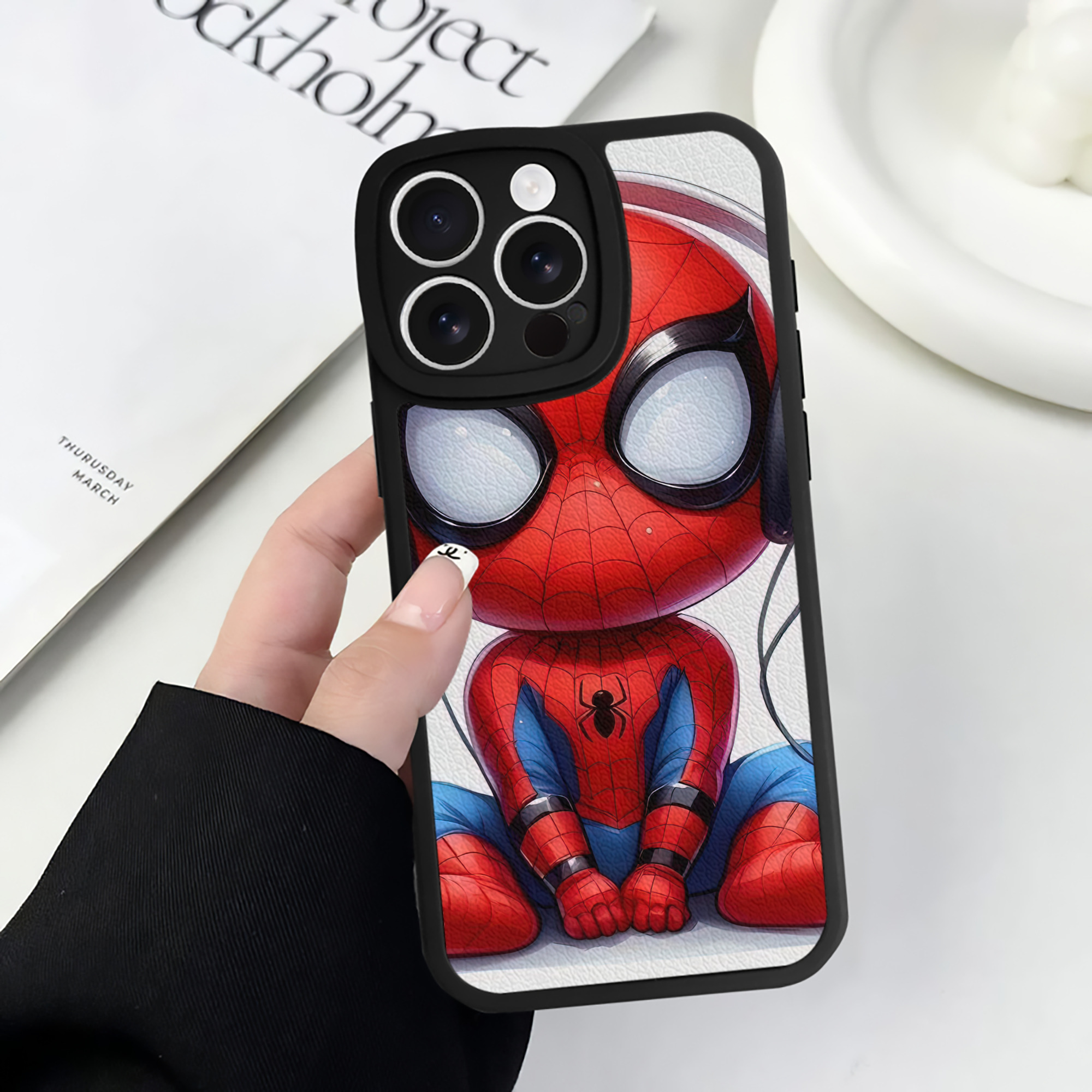 （画像用） Spider Man スパイダーマン 【iPhone 16シリーズ対応】シリコンスマホケース（レザー調） 材質：シリコン